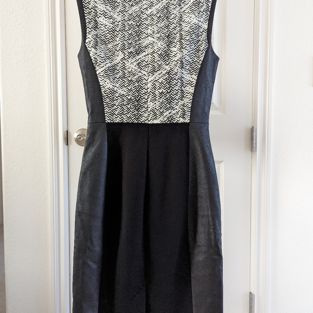 Karen Millen Black & White Faux Leather Technique Texture Sleeveless Midi Dress - Picture 8 of 10